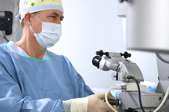 Удаление силикона из глаза: операция, восстановление и осложнения