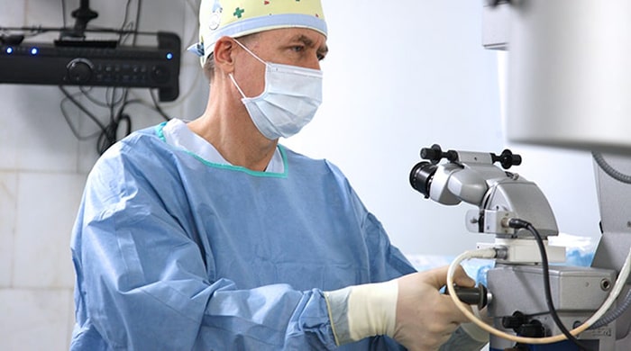 Силикон не может оставаться в глазу навсегда из-за риска токсических изменений роговицы, повышения внутриглазного давления и развития катаракты