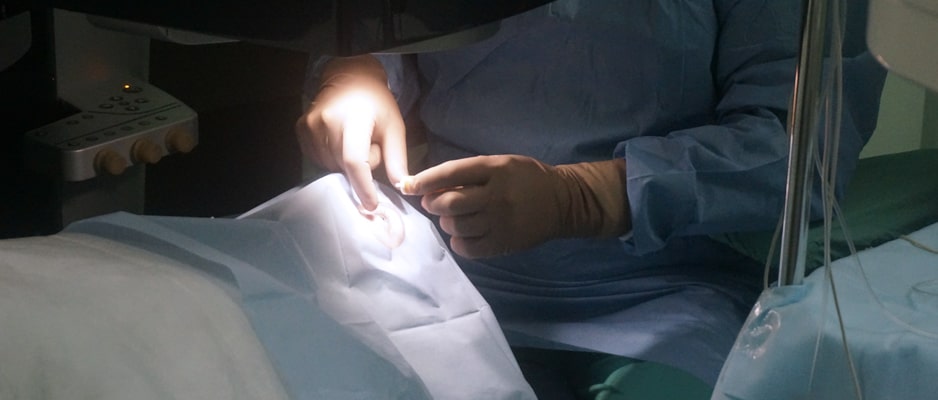 Эксимер лазерная коррекция зрения дает возможность меньше зависеть от человеческого фактора во время операции. Эксимер лазерная коррекция зрения дает возможность меньше зависеть от человеческого фактора во время операции.