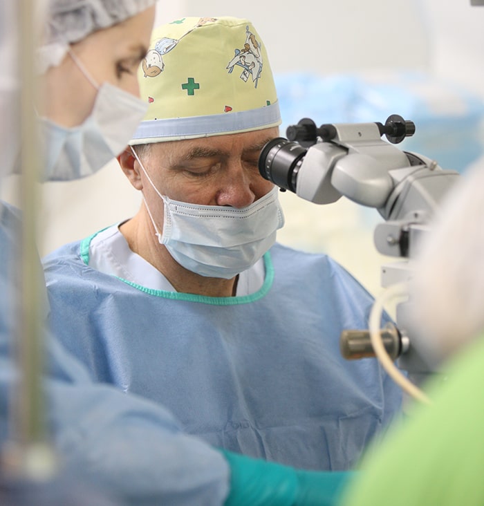 Наиболее распространенными операциями с использованием лазера стали иридэктомия и лазерная трабекулопластика.