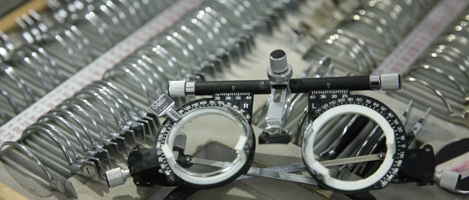 ношение специальных «сложных» очков пациентами с высокой степенью астигматизма иногда может вызывать неприятные ощущения. kak_lechit_astigmatizm.jpg