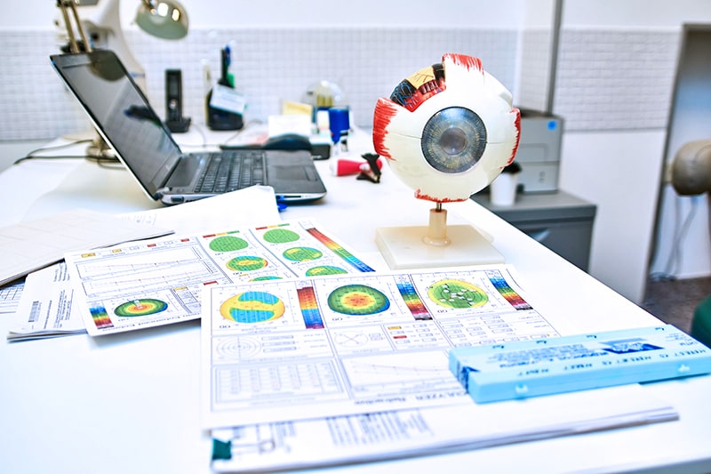 Выявление пациентов группы риска по развитию отслойки сетчатки является важным аспектом профилактической офтальмологии.