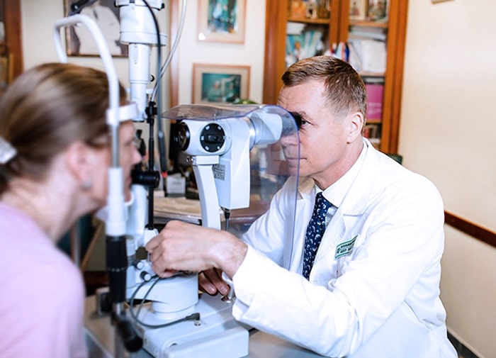 щелевая лампа