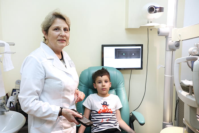 Смешанный астигматизм глаз у детей представляет собой самую сложную форму рефракционной патологии