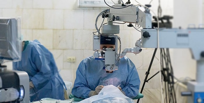 Хирургическое лечение — различные виды антиглаукоматозных операций — формирует новые пути оттока внутриглазной жидкости. 