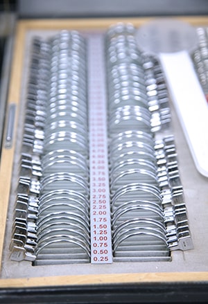 Неправильно подобранные линзы могут вызвать дискомфорт и даже привести к проблемам со здоровьем глаз