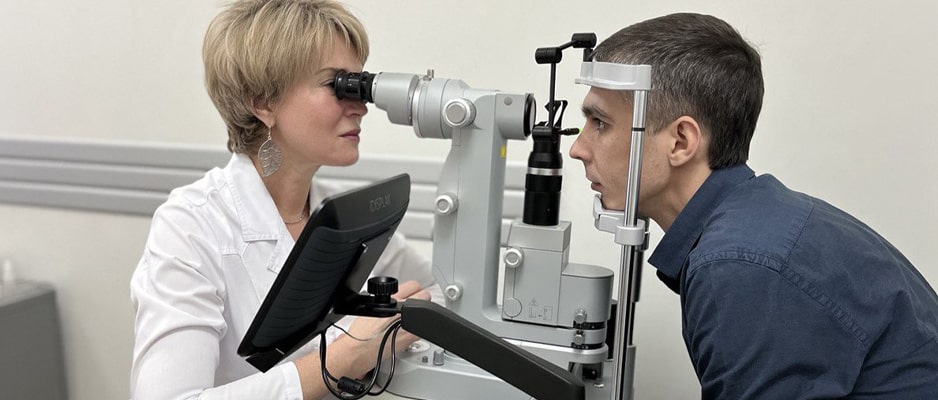 Глаукома приводит к постепенному снижению зрения glaukoma_simptomy_lechenie.jpg