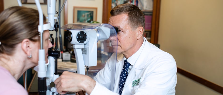 При глаукоме обязательно нужно лечиться, в противном случае можно ослепнуть. metody_lecheniya_glaukomy.jpg