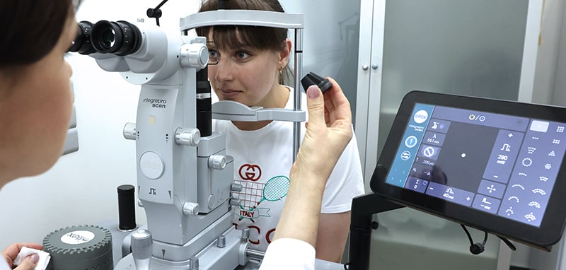 Лазерная дисцизия проводится амбулаторно, под местной анестезией