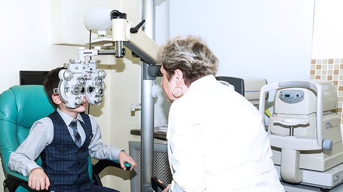 прием детского окулиста в клинике Коновалова